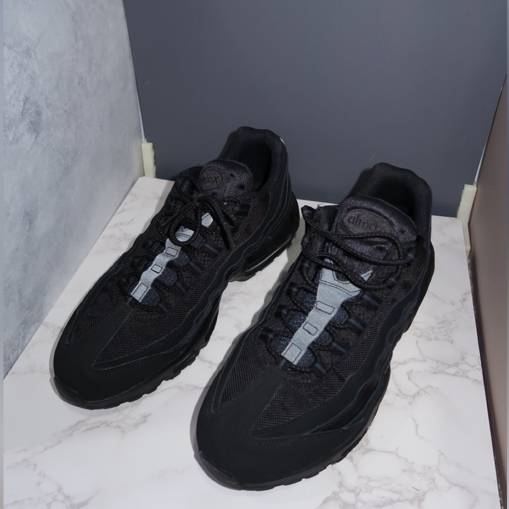 ‼️ NIKE AIR MAX 95 TRIPPLE BLK RUNNING SHOES ‼️